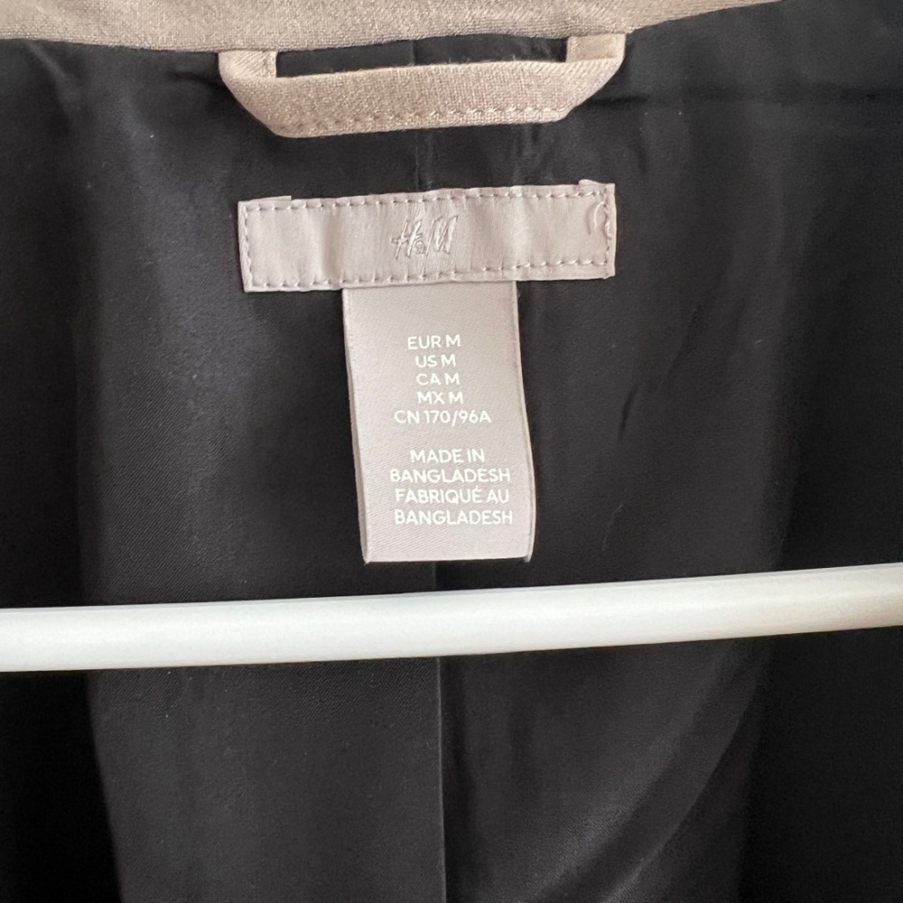 Medium tan blazer - Picture 2 of 9